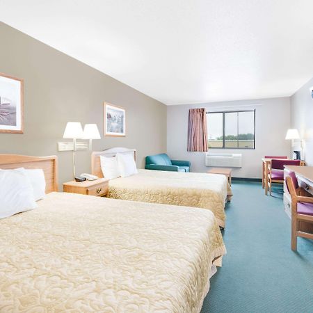 Super 8 By Wyndham Sisseton Motel Luaran gambar